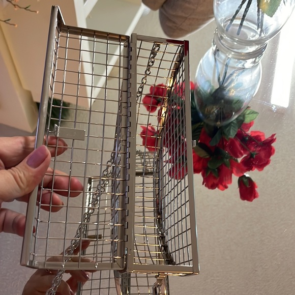 LETODE Women's Elegant Chain Cross-body Bag Metal Hollow Cage Clutch - Picture 8 of 11